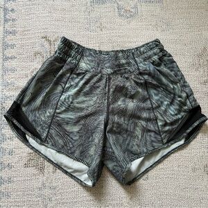 LAST CHANCE Lululemon Hotty Hot Short 4” in Dimensional Icing Blue Size 4 Tall